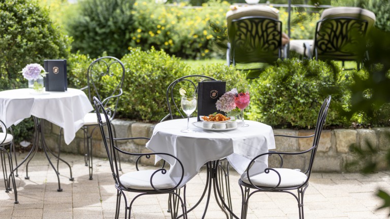 Terras met bistroset.