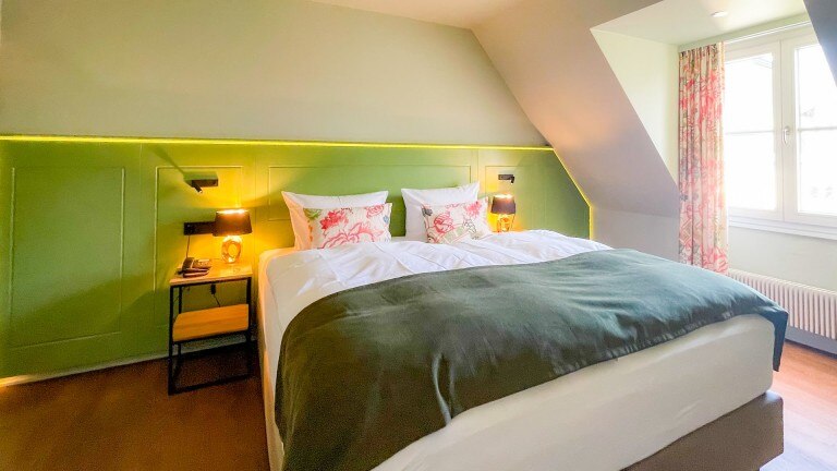 Standaard kamer Pomelo met tweepersoonsbed.