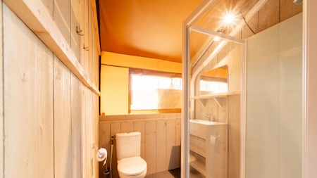 Badezimmer - Dorfzelt Camping 't Geul Tal