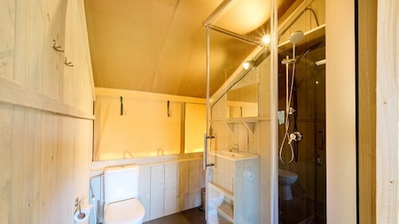 Badezimmer - Dorfzelt Camping 't Geul Tal