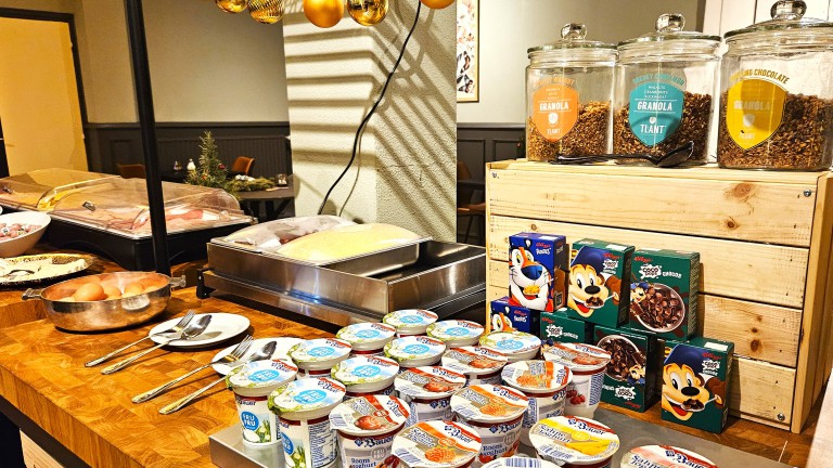 Ontbijtbuffet van Hotel de Korenwolf.