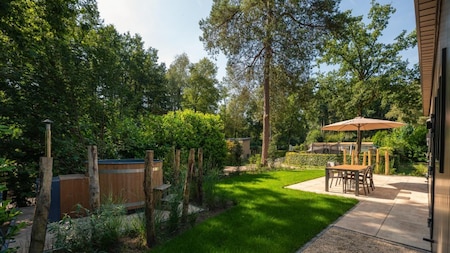 Garten mit Whirlpool - Veluwepark der Bosgrave