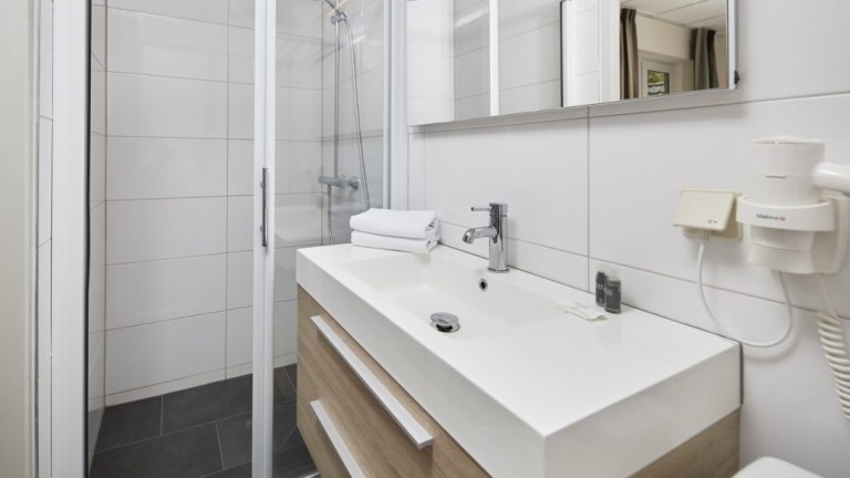 Tweepersoonskamer met balkon of terras - Badhotel Renesse