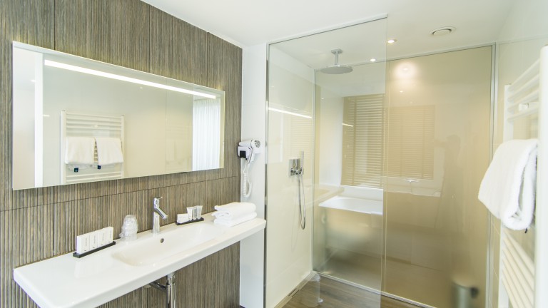 Comfort kamer ensuite badkamer en bubbelbad - Van der Valk Hilversum De Witte Bergen