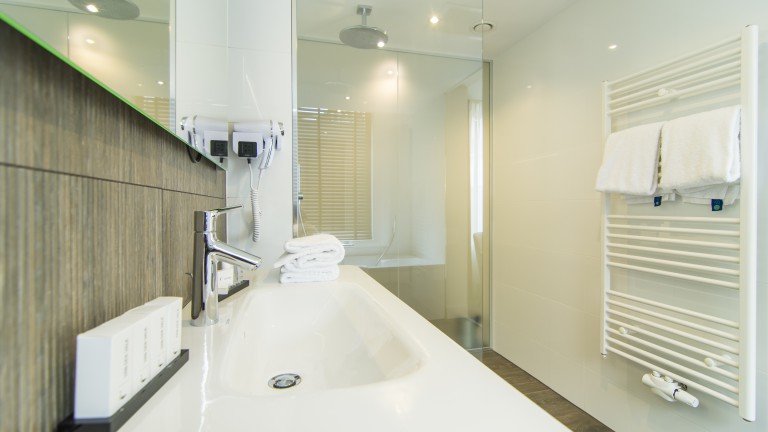 Comfort kamer ensuite badkamer en bubbelbad - Van der Valk Hilversum De Witte Bergen