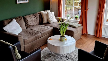 Woonkamer - Vakantiepark de Luttenberg Woonkamer - Vakantiepark de Luttenberg