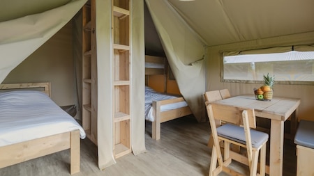 Binnenkant - RCN Vakantiepark de Roggeberg Binnenkant - RCN Vakantiepark de Roggeberg