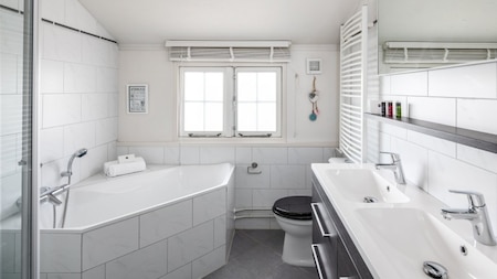 Badkamer - Roompot Buitenhof Domburg Badkamer - Roompot Buitenhof Domburg