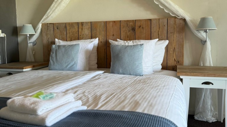 Landkamer met terras of balkon - Grenzeloos slapen eten beleven