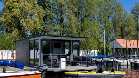Buitenaanzicht - Huren Houseboat Heeg Buitenaanzicht - Huren Houseboat Heeg