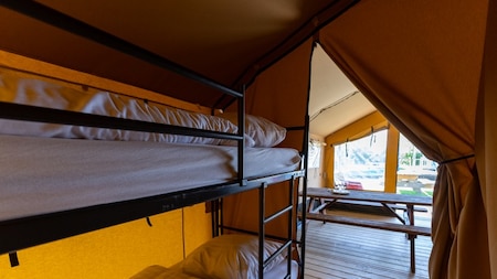 Slaapkamer - Huren Houseboat Heeg Slaapkamer - Huren Houseboat Heeg