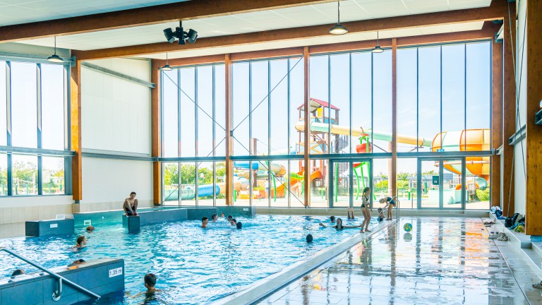 Binnenzwembad - Vakantiepark de Boomgaard