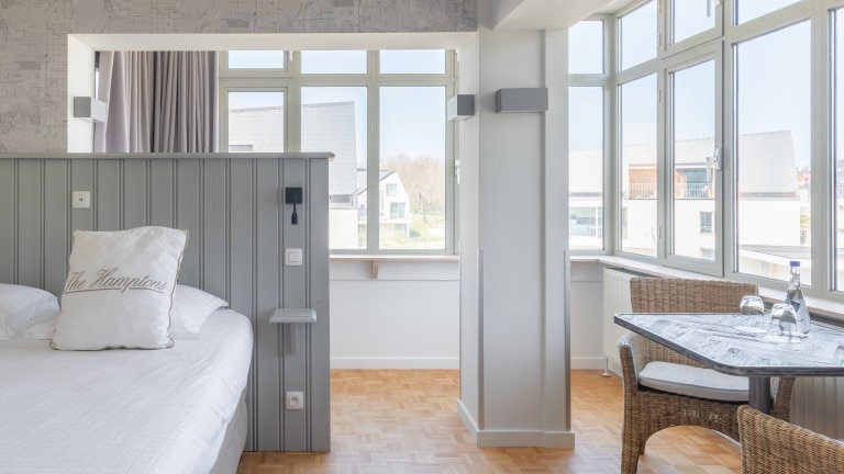 Terras studio - West Bay Hotel