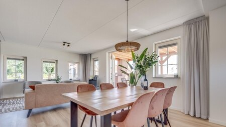 Woonkamer - HUB Resort Knuitershoek