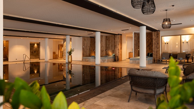 Zwembad - ADEA Lifestyle Suites