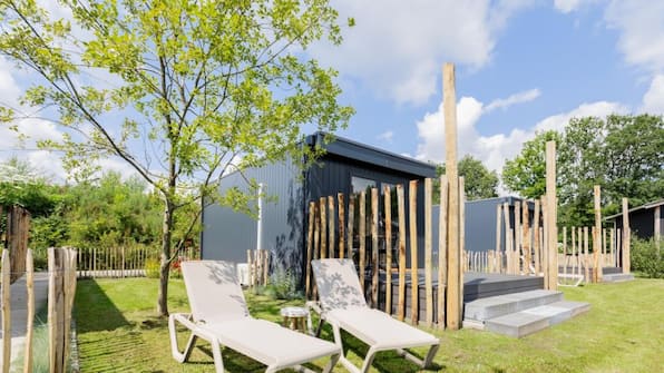 Tiny House met vlonder - Vakantiepark De Kremmer Tiny House met vlonder - Vakantiepark De Kremmer