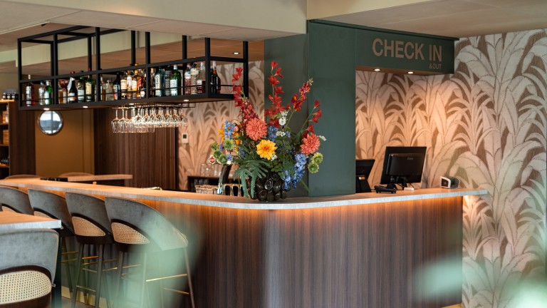 Receptie en bar - Hotel t Zwaantje Callantsoog