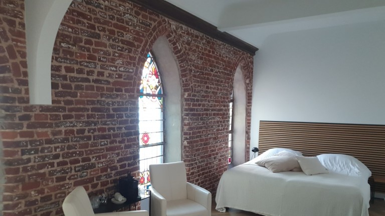 Kerk binnentuin suite - BnB Riekelt