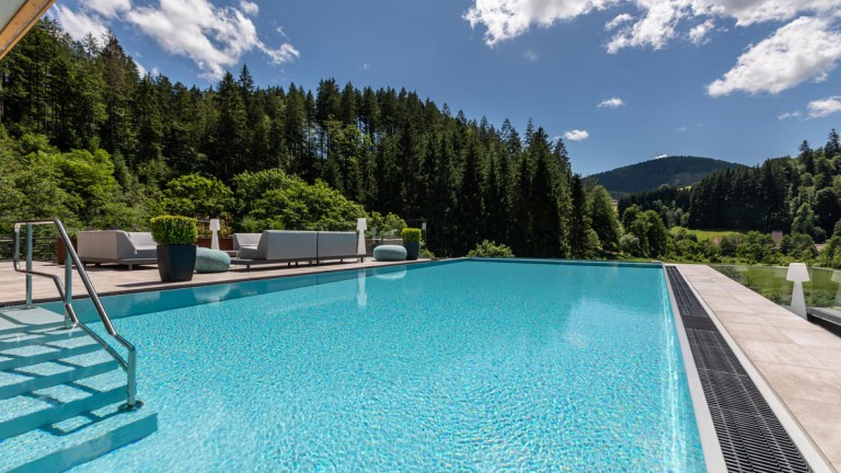 Buitenzwembad - Sackmann - Genuss und Spa Resort
