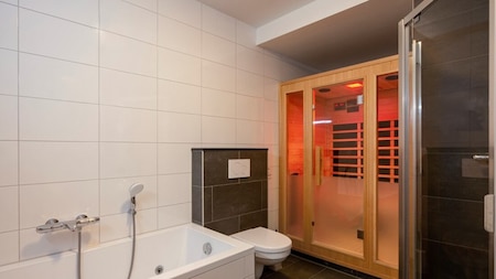 Badkamer - Roompot Bungalowpark Schin op Geul Badkamer - Roompot Bungalowpark Schin op Geul