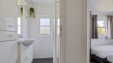 Slaap- en badkamer - RCN Vakantiepark de Potten Slaap- en badkamer - RCN Vakantiepark de Potten