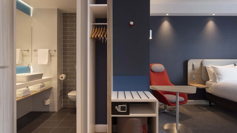 Queen standaard met slaapbank - Holiday Inn Express