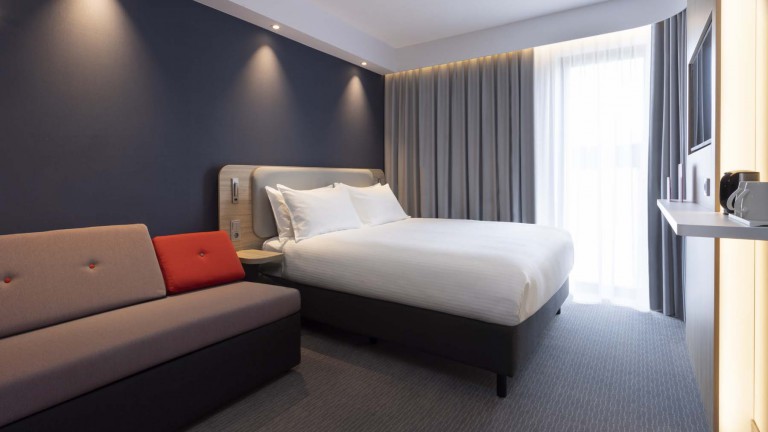 Queen standaard met slaapbank - Holiday Inn Express