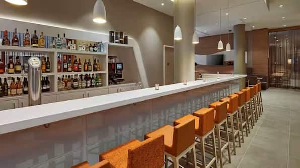 Bar - Hampton by Hilton Berlin City Centre Alexanderplatz Bar - Hampton by Hilton Berlin City Centre Alexanderplatz