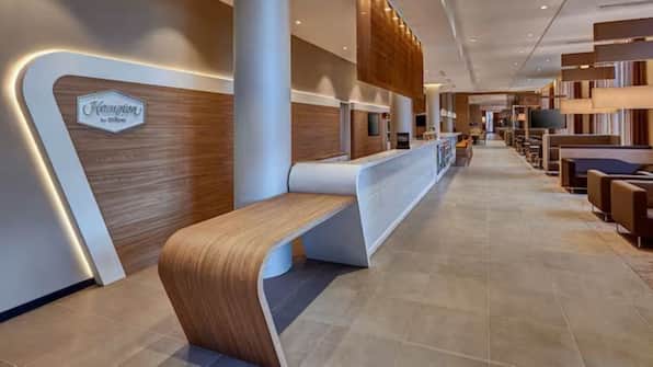 Receptie - Hampton by Hilton Berlin City Centre Alexanderplatz Receptie - Hampton by Hilton Berlin City Centre Alexanderplatz