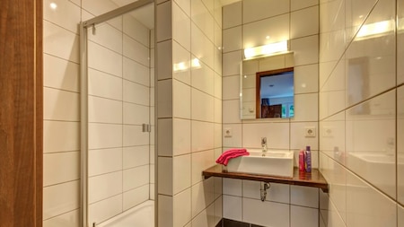 Badkamer - Roompot Eifelpark Kronenburger See Badkamer - Roompot Eifelpark Kronenburger See