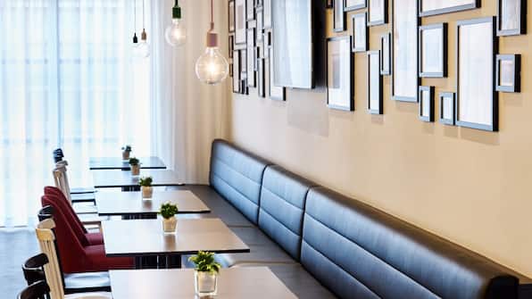 Ontbijtruimte - Holiday Inn Express Hasselt Ontbijtruimte - Holiday Inn Express Hasselt