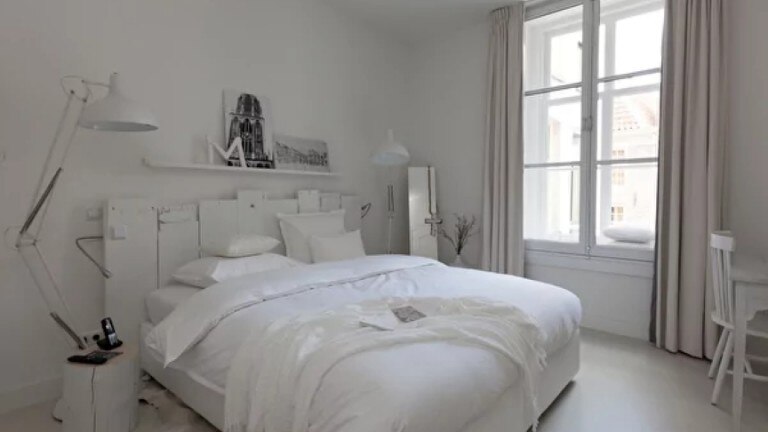 Medium room - Mother Goose Hotel