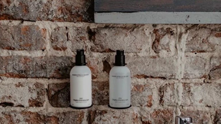 Medium room - Mother Goose Hotel