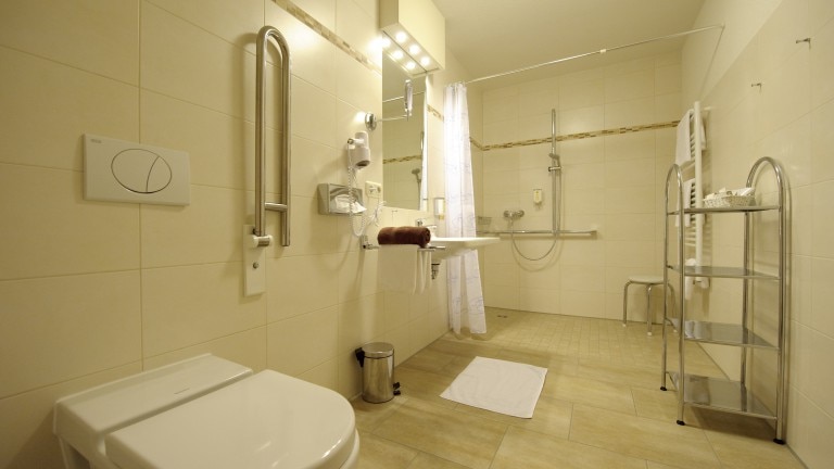 Grote tweepersoonskamer (rolstoelvriendelijk) - Hotel Adlerbräu