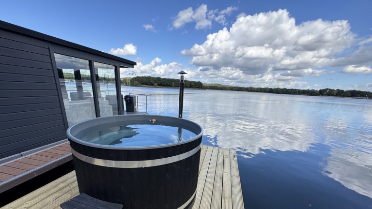 Houseboat met hottub - Huren Houseboat Middelaar