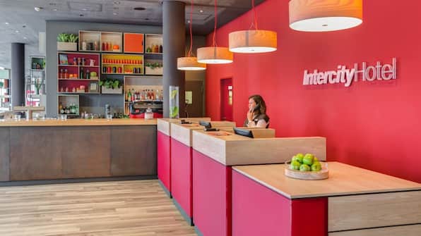 Receptie - IntercityHotel Duisburg Receptie - IntercityHotel Duisburg