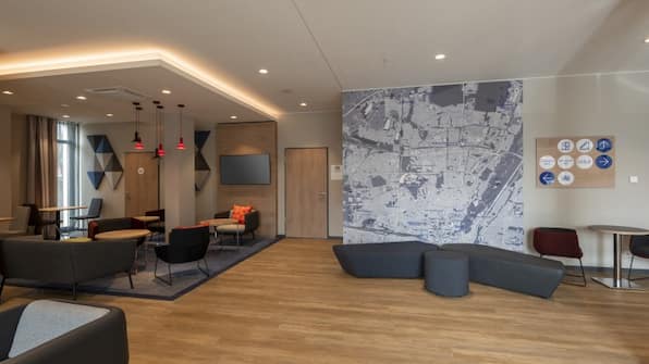 Lobby - Holiday Inn Express Munich North