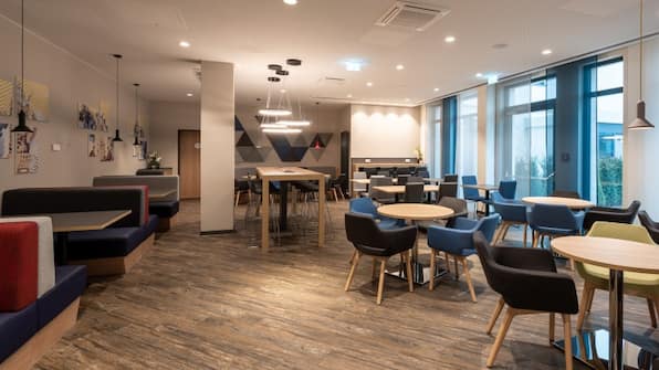 Ontbijtruimte - Holiday Inn Express Munich North