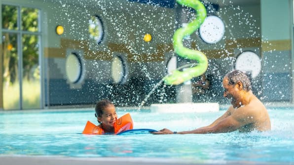 Zwembad - Roompot Vakantiepark Boomhiemke Zwembad - Roompot Vakantiepark Boomhiemke