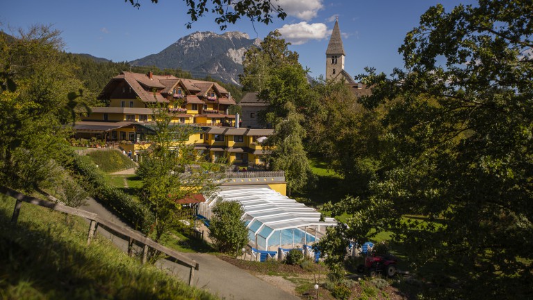 vooraanzicht zwembad - Hotel Karnischer Hof