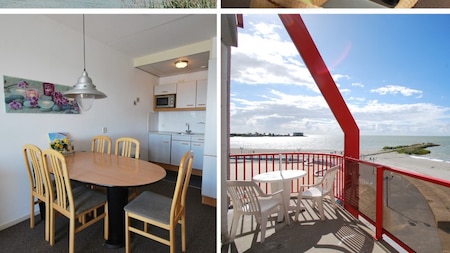 Balkon en keuken - Beach Resort Makkum