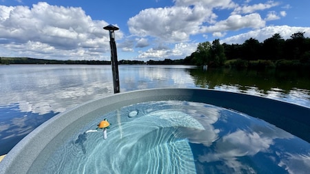 Hottub - Huren Houseboat Middelaar Hottub - Huren Houseboat Middelaar