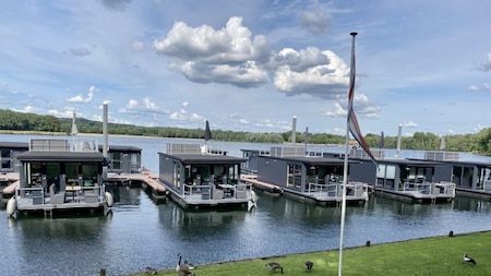 Buitenaanzicht - Huren Houseboat Middelaar Buitenaanzicht - Huren Houseboat Middelaar