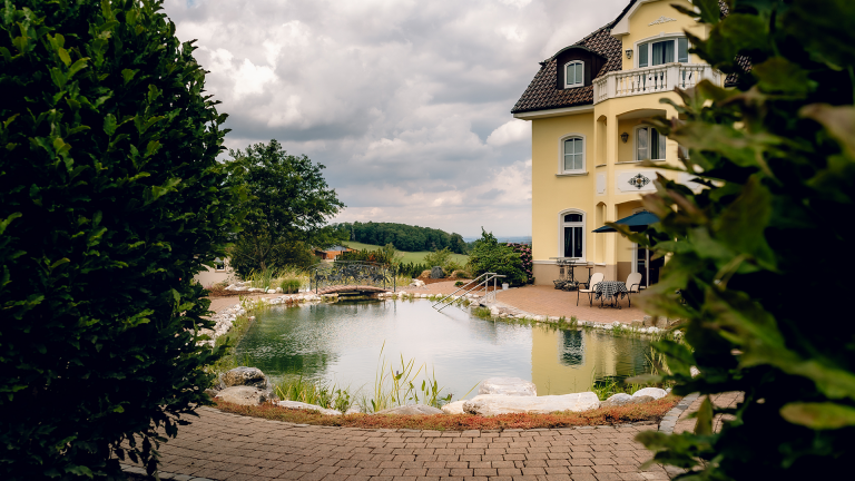 Zwemvijver - Schloss Hotel Holzrichter