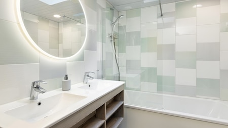 Badkamer - Center Parcs De Huttenheugte Badkamer - Center Parcs De Huttenheugte