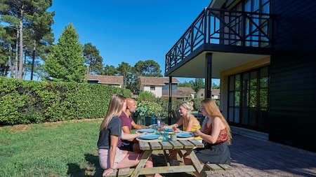 Terras - Résidence Château de Salles