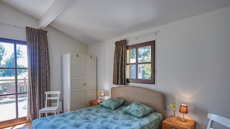 Slaapkamer - Résidence Château de SallesWoonkamer - Résidence Château de Salles