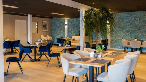 Ontbijtzaal - Hotel Emilia Ontbijtzaal - Hotel Emilia