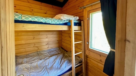 Dubbel stapelbed - Duincamping De Lepelaar