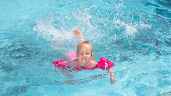 Zwembad - Vakantiepark Hof van Zeeland